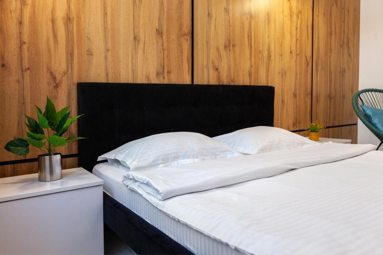 Leogrand Vip Apartments On Pidhirna 3 Lviv Eksteriør billede
